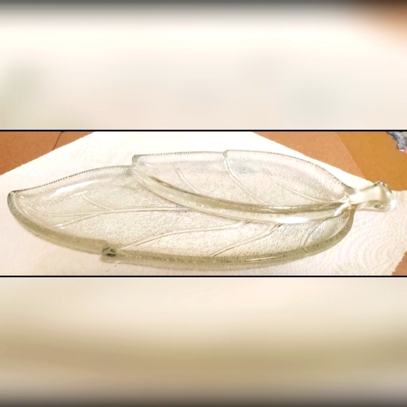 Hazel-Atlas Textured Glass Leaf Shaped Divided Serving Dish - Picture 2 of 5